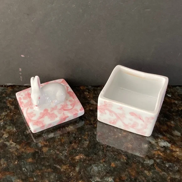 White Rabbit Top of Small Pink & White Trinket Box//Perfect For Spring & Easter - Picture 4 of 5